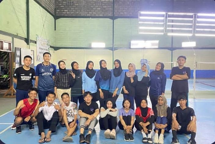 Kesehatan Masyarakat Bugar (Kesbug) adalah suatu upaya kesehatan masyarakat yang menekankan pada pencegahan penyakit dan peningkatan kebugaran jasmani melalui aktivitas fisik, gizi seimbang, dan gaya hidup sehat. Tujuannya agar masyarakat memiliki tubuh yang sehat, bugar, produktif, dan berkualitas dalam menjalani aktivitas sehari-hari.